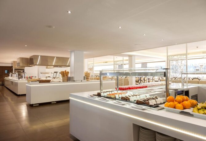 Afbeelding voor Geniet van de lekkere uitgebreide ontbijtbuffetten. 