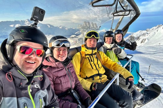 Met de VillaVibes bus heb je twee extra ski-dagen. wintersport singlereizen