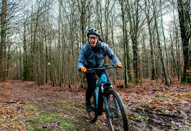 Afbeelding voor Huur een (e) mountainbike en fiets door de bossen.