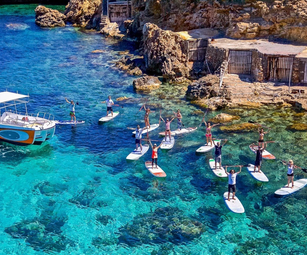 Op Ibiza is van alles te doen. Wat is jouw plan vandaag? singlereis Ibiza Suppen