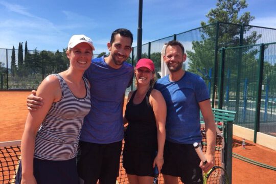 Tennis met singles van dezelfde speelsterkte. tennisreizen groep singles