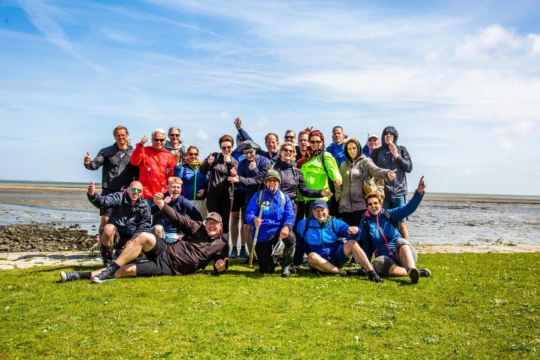 85% van de deelnemers kent vooraf nog niemand. Juist dat zorgt voor een leuke open sfeer. groep texel singlereis