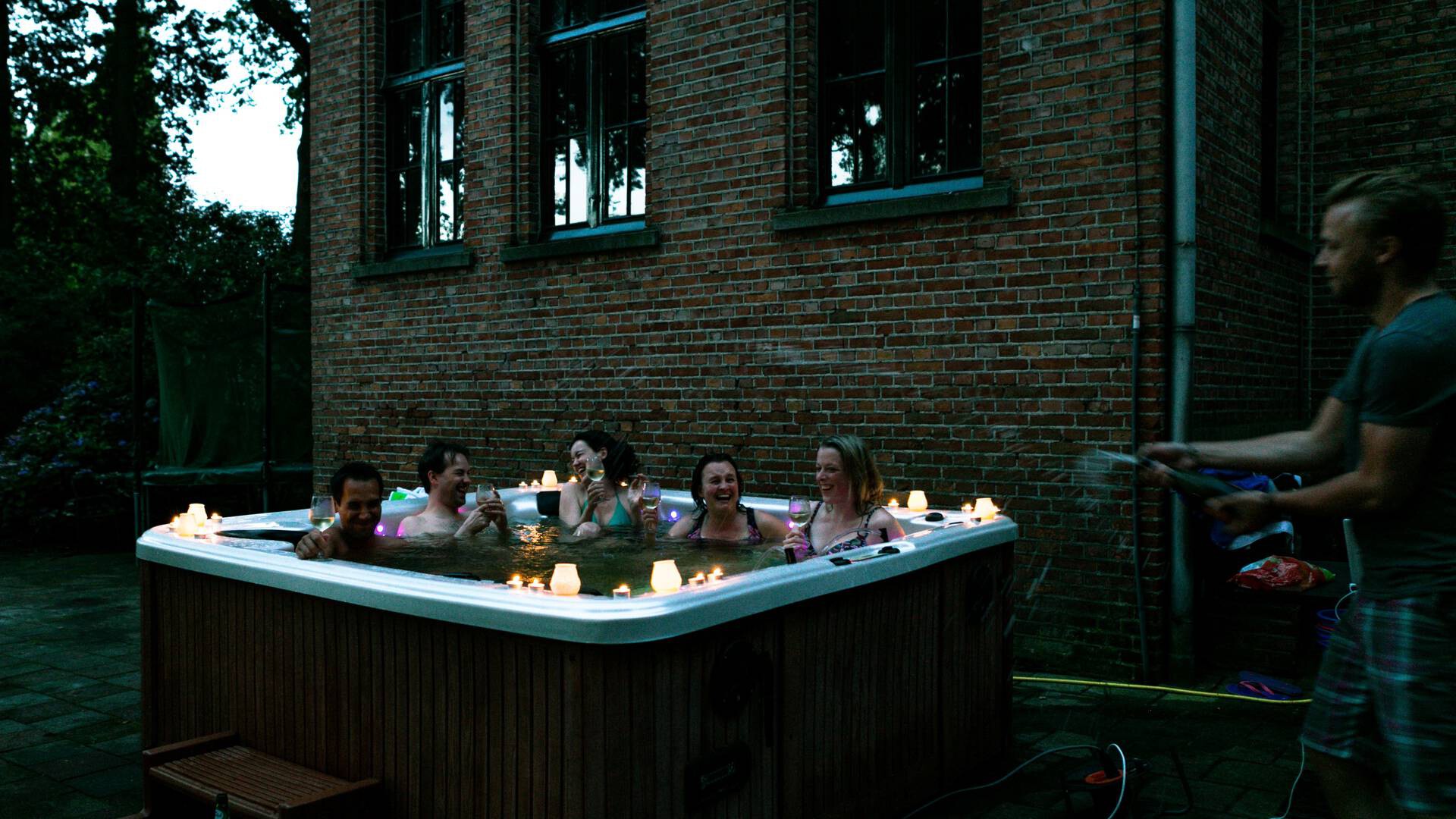 Afbeelding voorGenieten van de warme hot-tub in Villa Vechtdal
