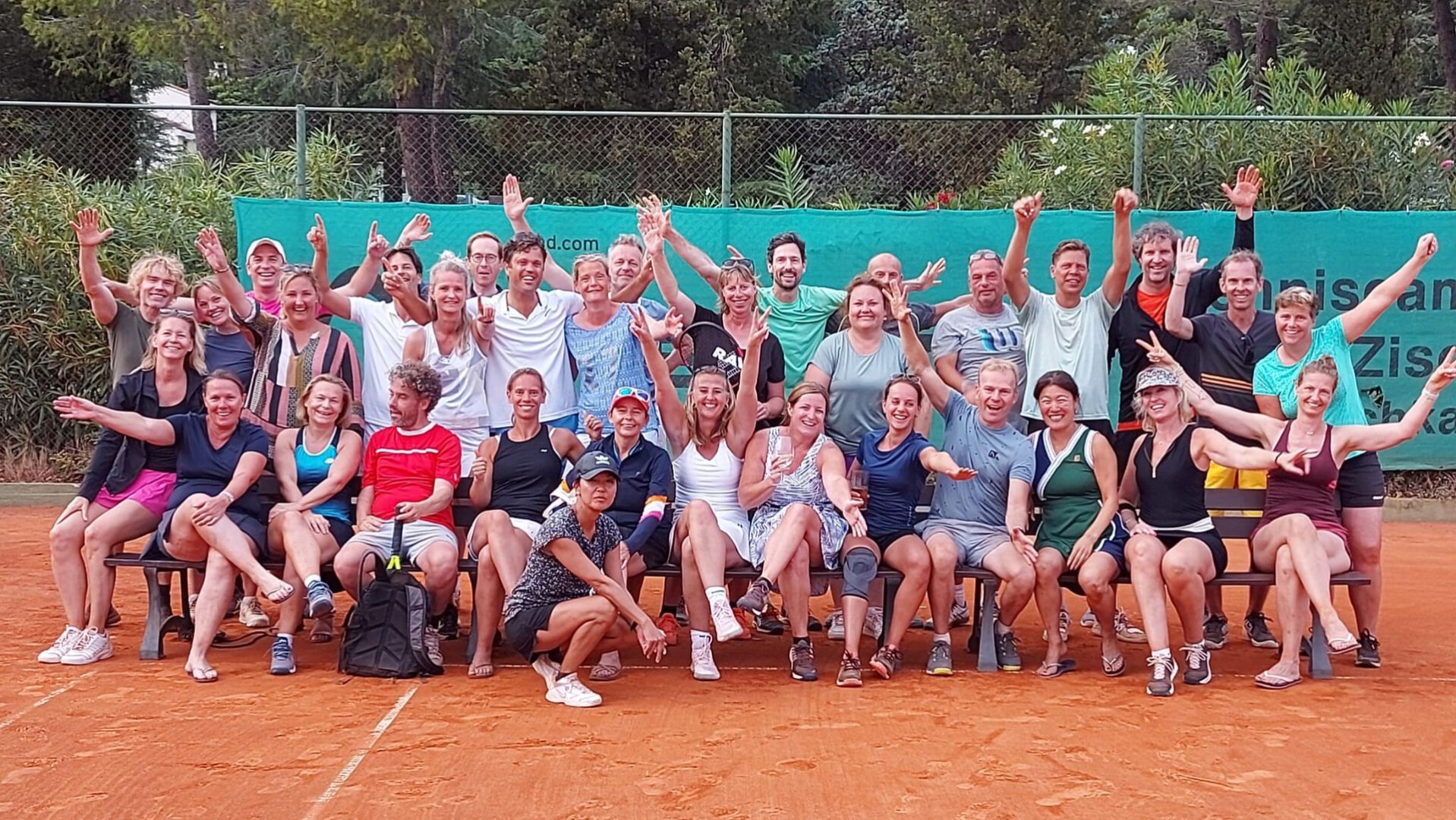 Afbeelding voorEen week lang tennissen met een gezellige groep.