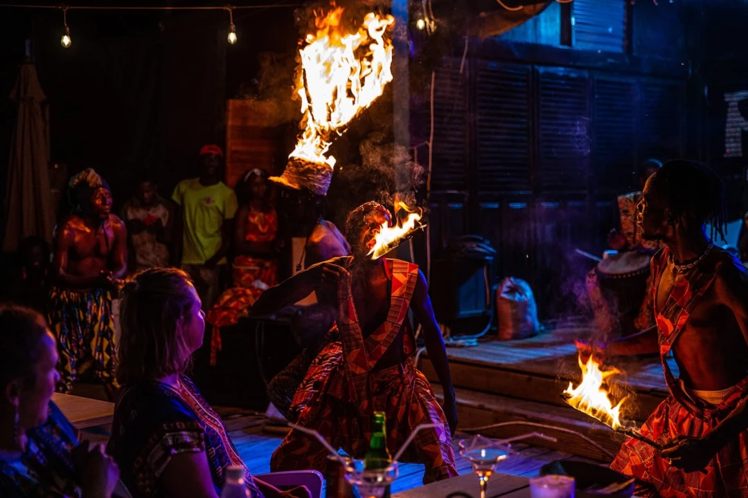 Vuurshow bij club Poco Loco vuurshow poco loco