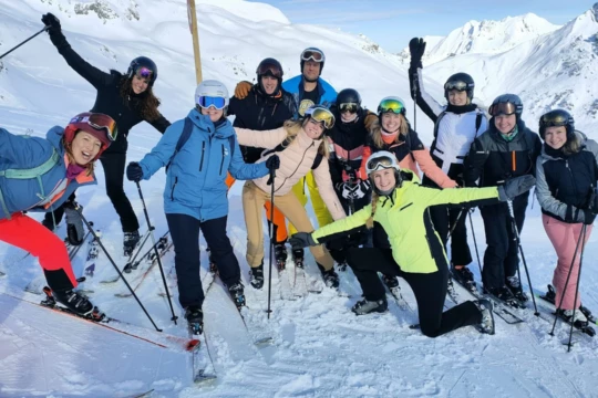 Ondertussen bij de licht rode skisafari wintersport singles groepsreis