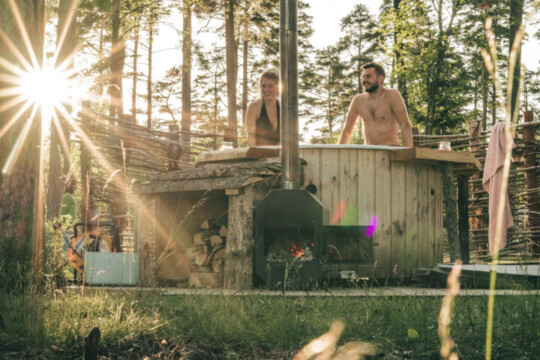 Glamping hottub zweden luxe kamperen