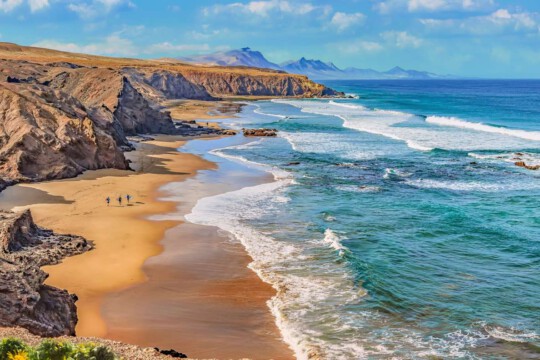 Uitzicht op eiland fuerteventura tijdens padel singlereis