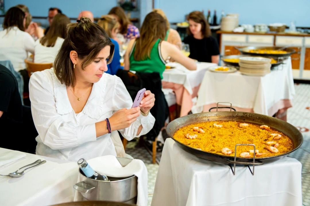 Paella eten tijden de padel singlereis