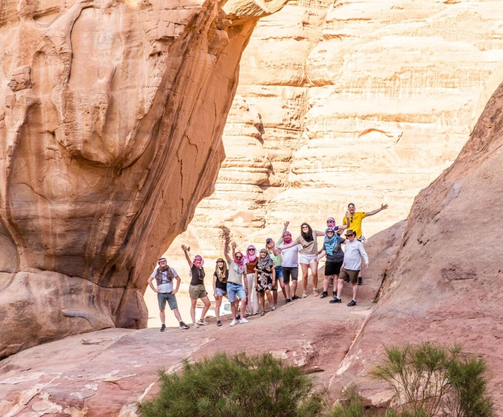 Leg de indrukwekkende maar pittige route via de Siq af om bij 'geheime stad' Petra te komen. Groepsreis Jordanië