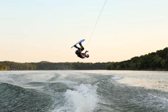 Ervaar het ultieme gevoel van vrijheid op je wakeboard. wakeboarden el gouna