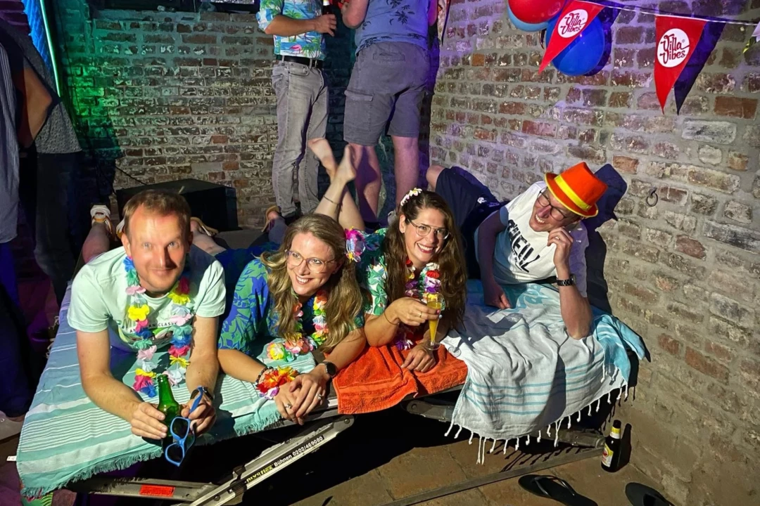 Afbeelding voor Deze avond was het thema 'Beach Party'.