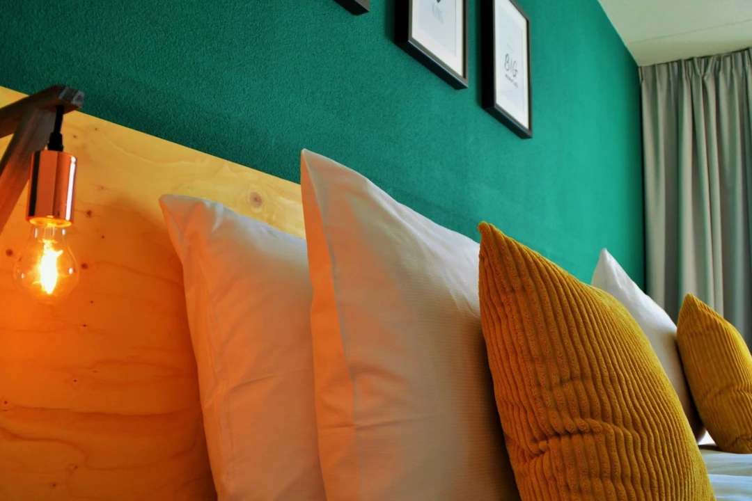 Close up van het bed in de slaapkamer