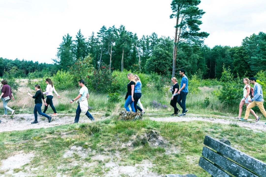 Gezamenlijke wandeling door de natuur