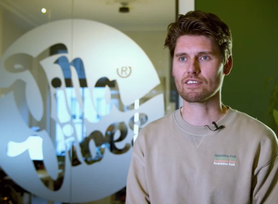 Afbeelding voor de thumbnail van de youtube video over onze marketing vacatures